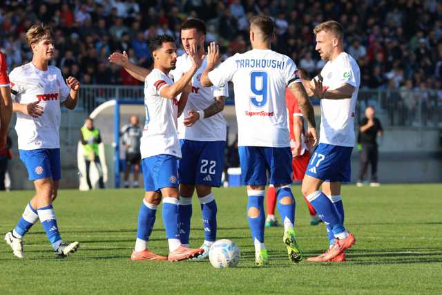 GOOL! Benrahou nakon gola upisao i asistenciju za gol Pukštasa!
---> https://bit.ly/MLA_HAJ
Foto: Jakov Prkic / CROPIX