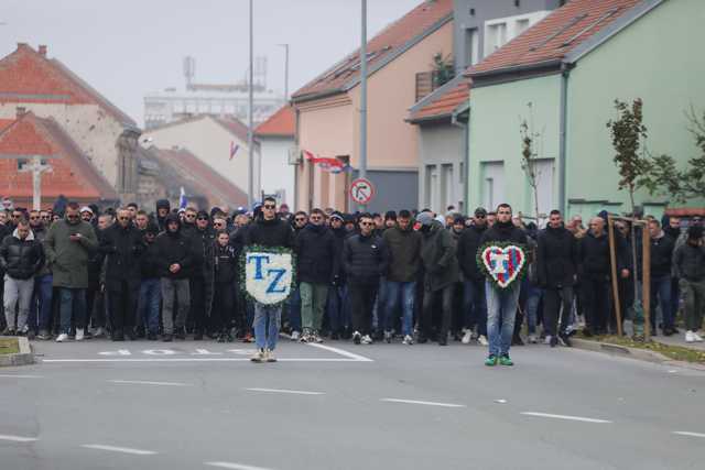 Pripadnici svih većih hrvatskih navijačkih skupina danas su bili u Vukovaru gdje su sudjelovali u Koloni sjećanja 🙏

📸Borna Jakšić/PIXSELL