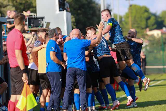 Gotovo je prvo poluvrijeme! Dinamo vodi 2:1 protiv Banjola, a domaćini su našli način kako šokirati i zatresti mrežu hrvatskog prvaka.

Više o utakmici > https://bit.ly/3MVyQs9

Goran Sebelic/Cropix