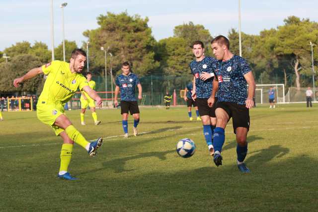 KRAJ! Dinamo je svladao Banjole 3:1 i prošao dalje, no puno teže nego što su svi očekivali. Vaš komentar na utakmicu?

Više o utakmici > https://bit.ly/3MVyQs9

Goran Sebelic/Cropix