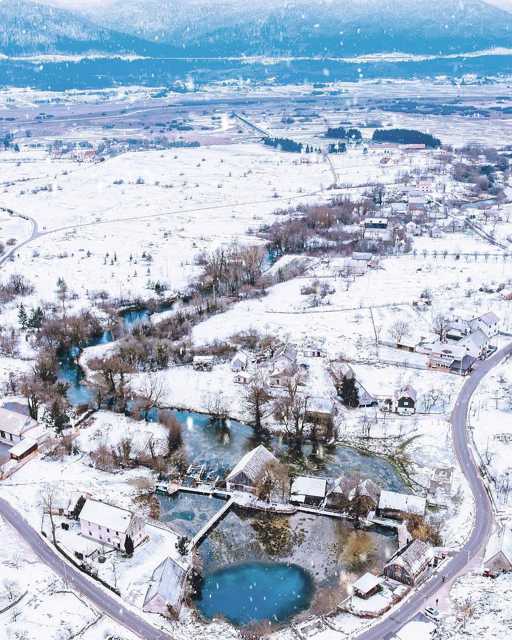 Još snijega! 🌨️ Radujete li mu se kao mi? 😆
@darko_kesnjer 
#snow #croatia #travel #punkuferhr