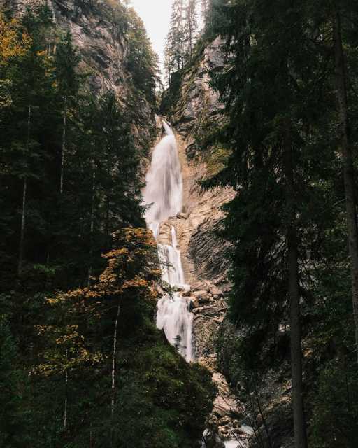 Martuljek je slikovita dolina smještena u srcu Julijskih Alpa u Sloveniji, a posebnu atrakciju čine Martuljški slapovi. 🏞️ 
@dino.radmanovic

#nature #travel #punkuferhr