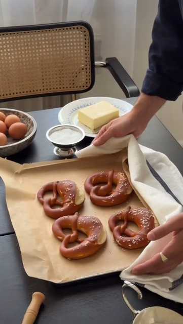 Pereci, Čola i @ivo_zinee! 🥨 
#food #recepti #punkuferhr