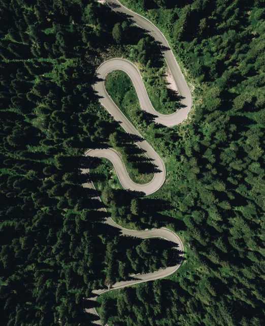 Dolomites road. 😵‍ @steven.davignon 
#travel #punkuferhr