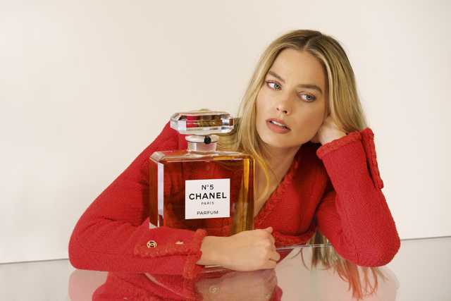 Margot Robbie novo je zaštitno lice kultnog parfema Chanel No. 5. ✨
@chanelofficial 
#chanel #margotrobbie #zadovoljnahr