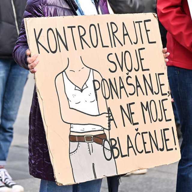 Transparent u Zagrebu s porukom koju je potrebno ponavljati. 
📷Neva Zganec/Pixell
#zadovoljnahr